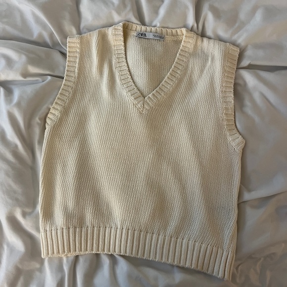 Cotton Blend Cream Knit Sweater Vest - Picture 2 of 4